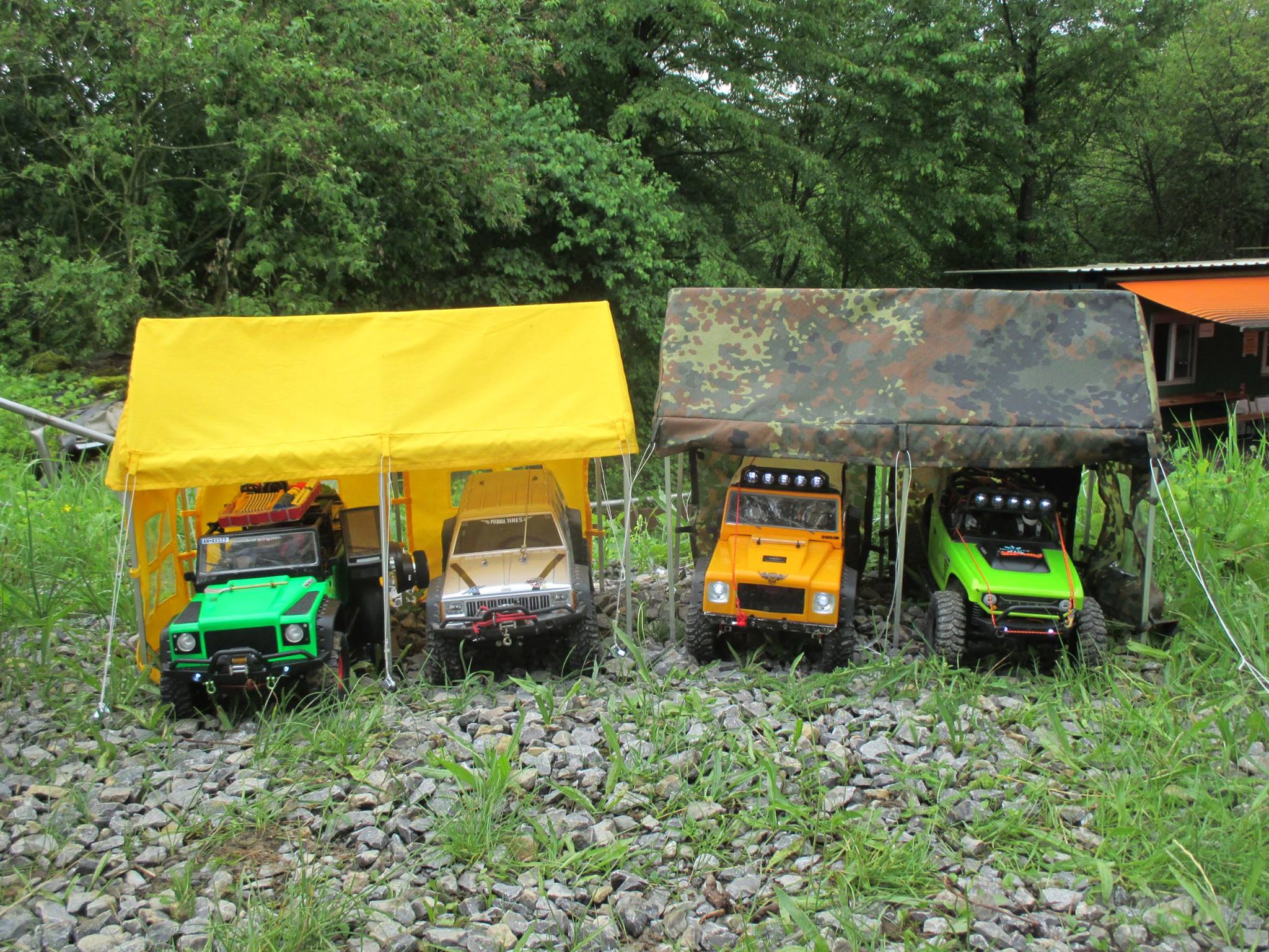 Crawler Tent double garage 1:10